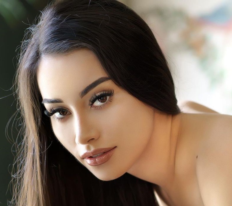 Aria Lee Biography, Age, Family, Net Worth